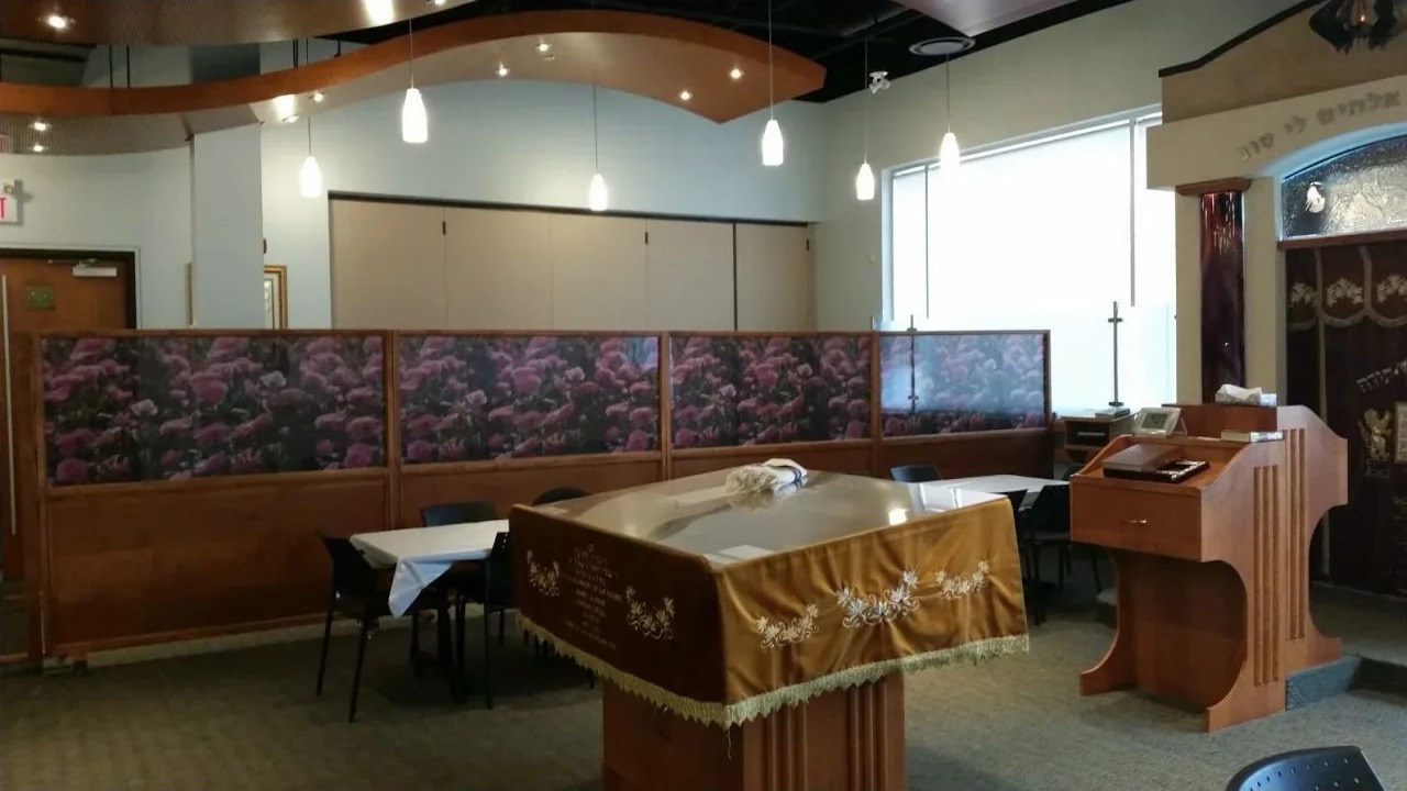The Westmount Shul sanctuary, showing the bimah, mechitza and aron kodesh